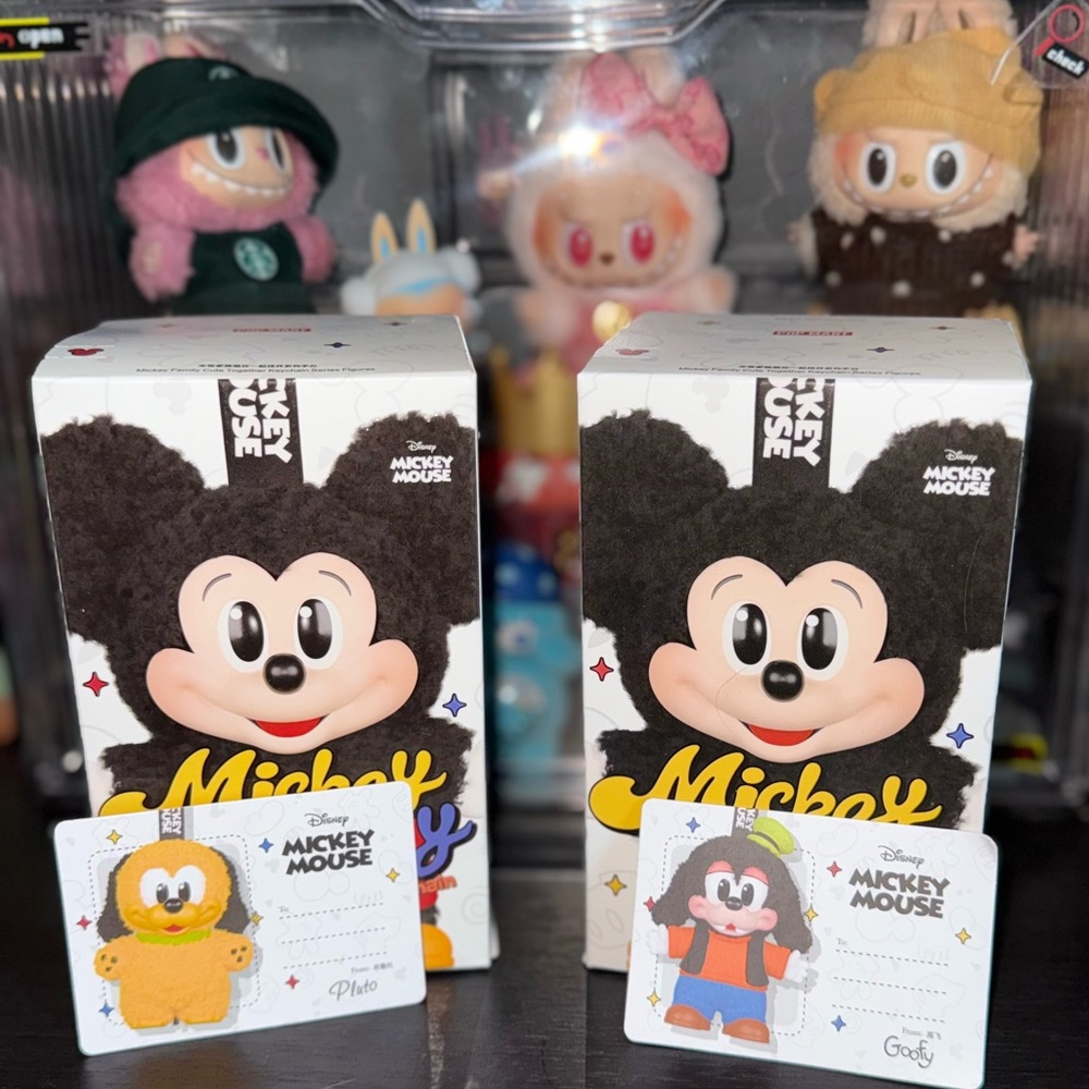 Mickey Family Cute Together Keychain Figures (Pluto + Goofy) –Bundle
